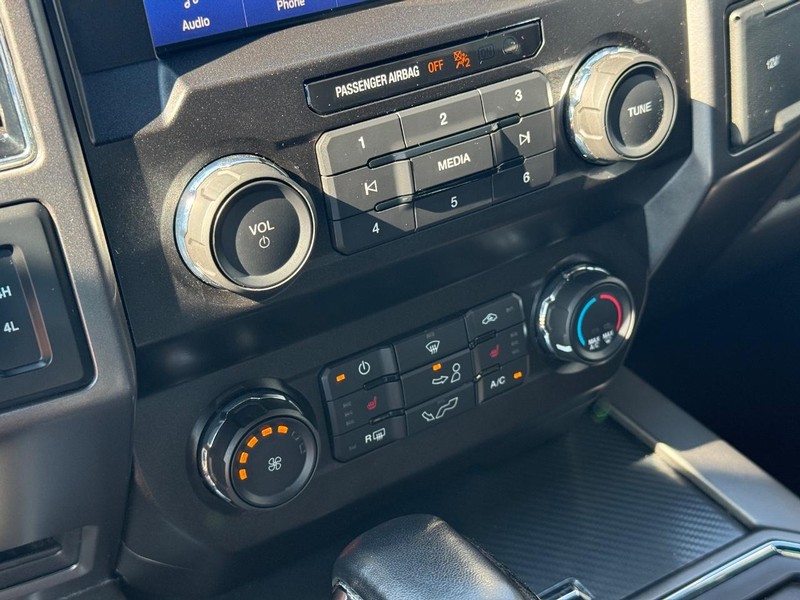 Ford F-150 Vehicle Full-screen Gallery Image 27