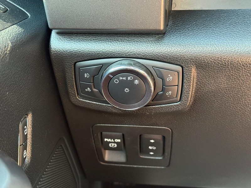 Ford F-150 Vehicle Full-screen Gallery Image 28
