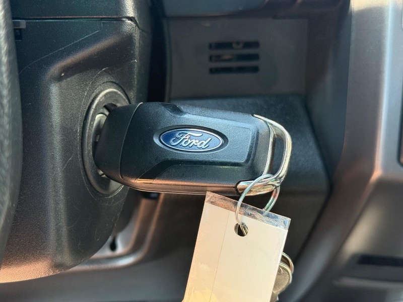 Ford F-150 Vehicle Full-screen Gallery Image 30