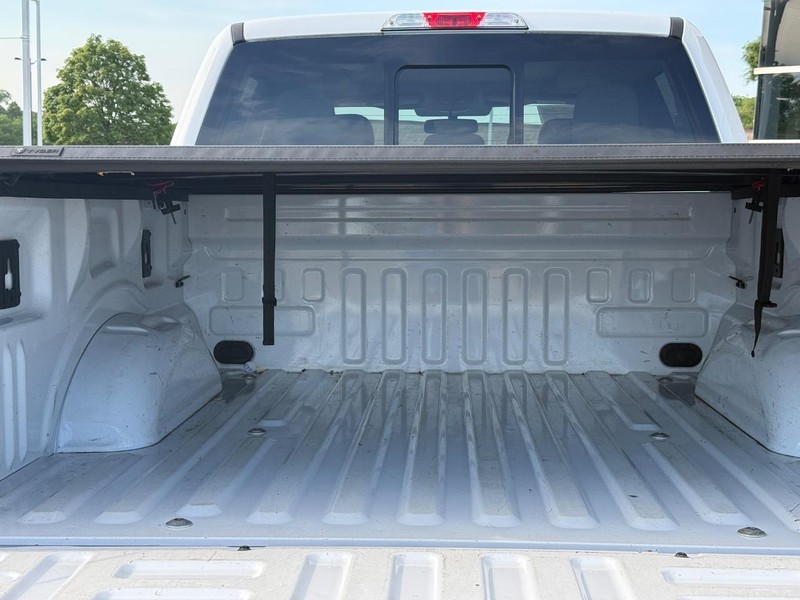 Ford F-150 Vehicle Full-screen Gallery Image 09