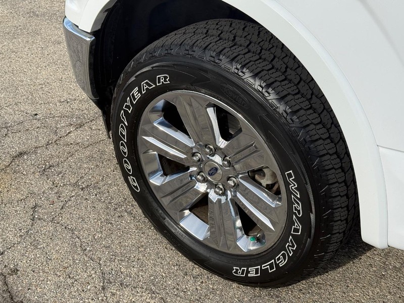 Ford F-150 Vehicle Full-screen Gallery Image 10