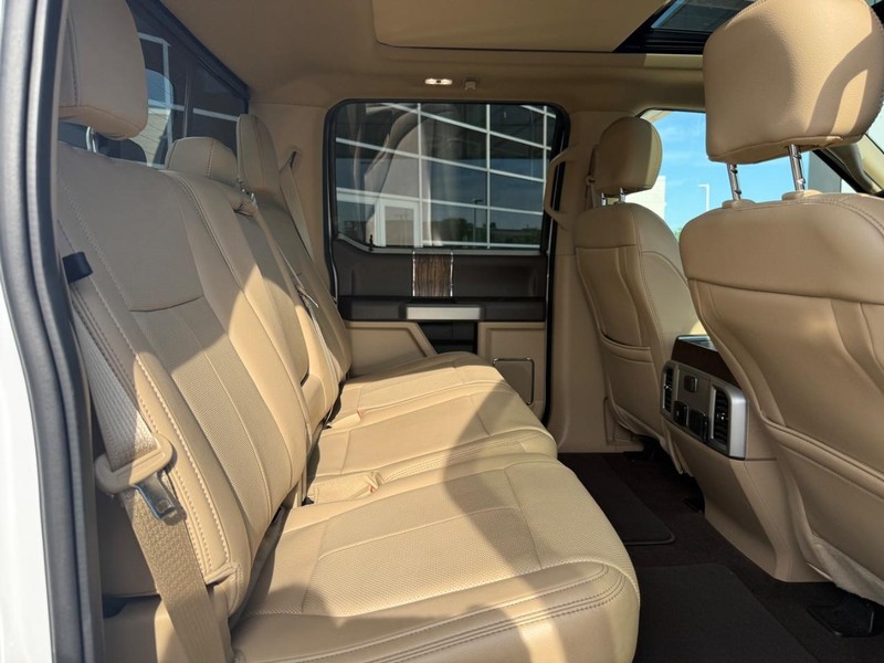 Ford F-150 Vehicle Full-screen Gallery Image 12