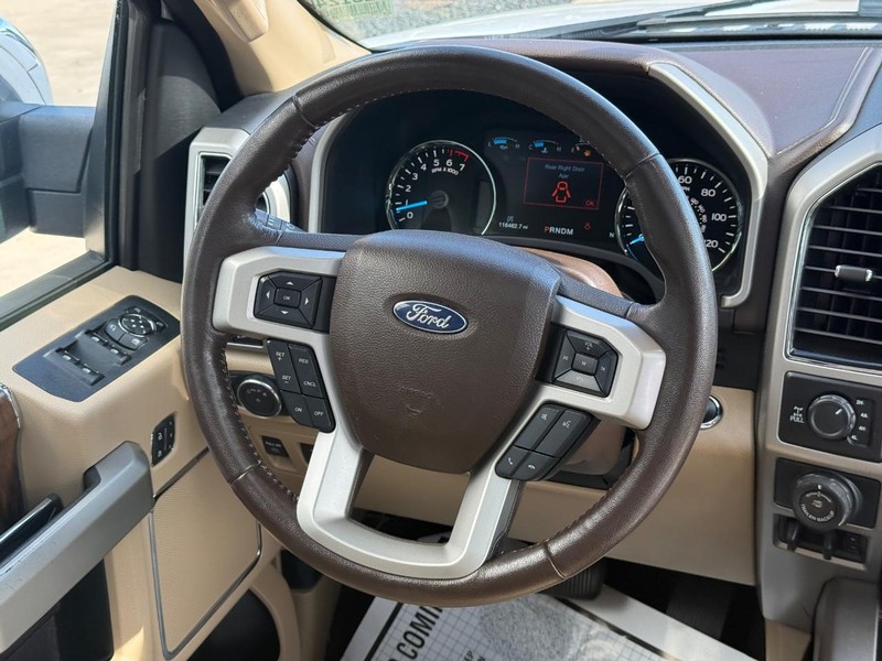 Ford F-150 Vehicle Full-screen Gallery Image 14