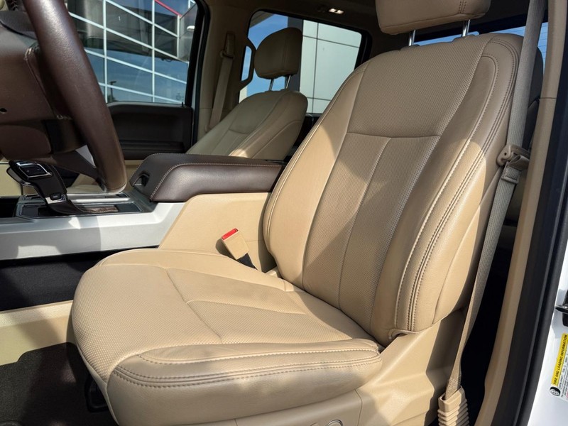 Ford F-150 Vehicle Full-screen Gallery Image 16