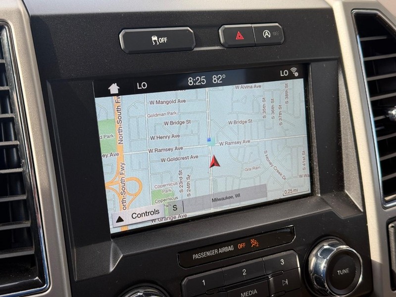 Ford F-150 Vehicle Full-screen Gallery Image 23