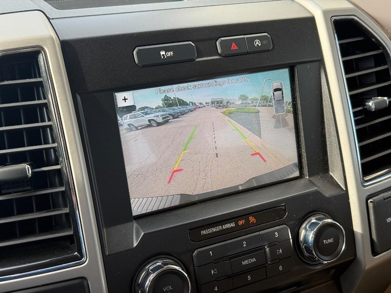 Ford F-150 Vehicle Full-screen Gallery Image 25