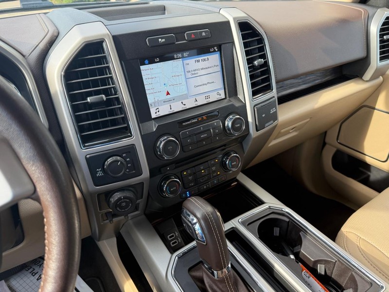 Ford F-150 Vehicle Full-screen Gallery Image 26