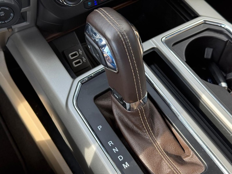 Ford F-150 Vehicle Full-screen Gallery Image 28