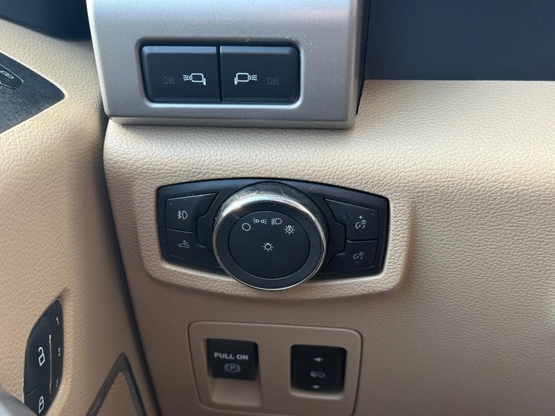 Ford F-150 Vehicle Full-screen Gallery Image 30