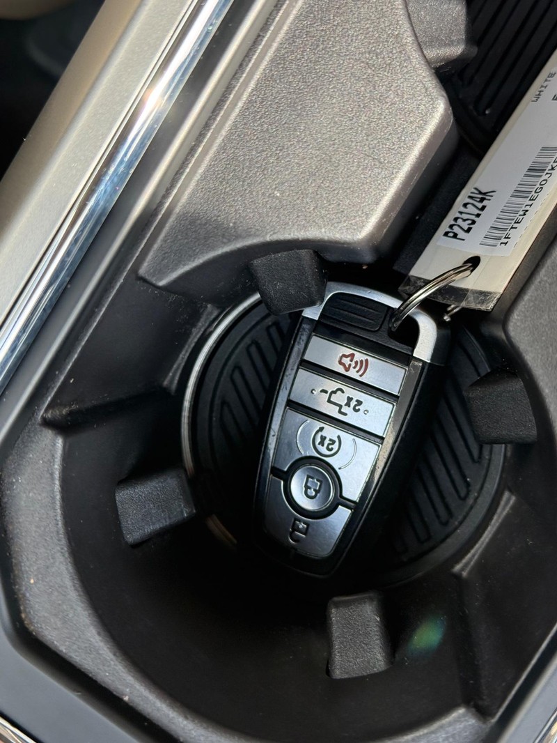 Ford F-150 Vehicle Full-screen Gallery Image 31