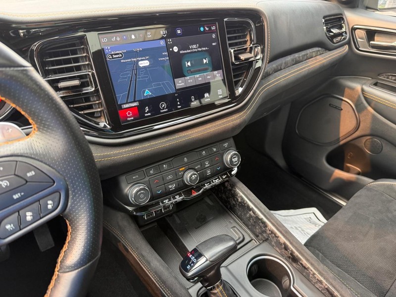 Dodge Durango Vehicle Full-screen Gallery Image 28