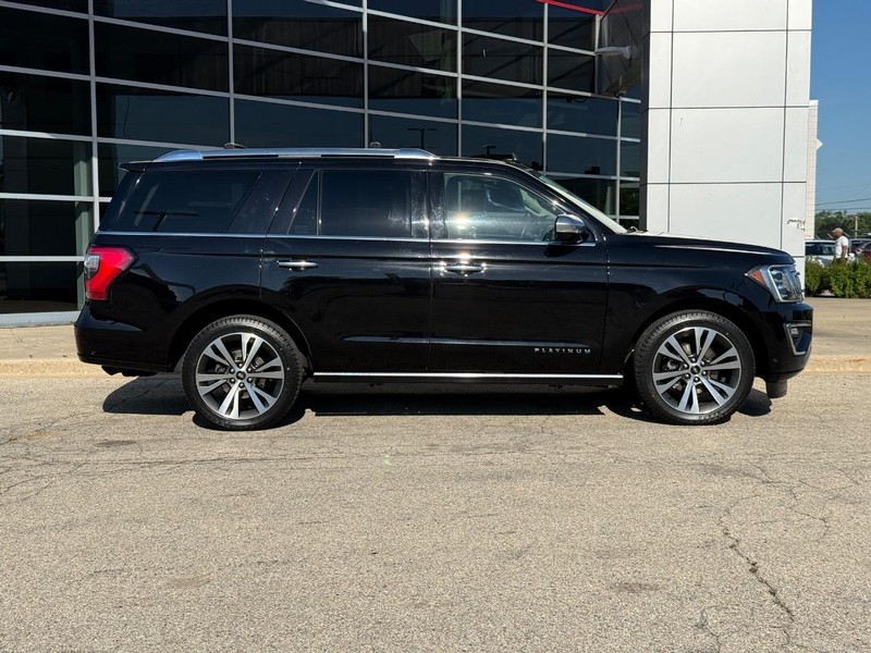 Ford Expedition Vehicle Full-screen Gallery Image 02