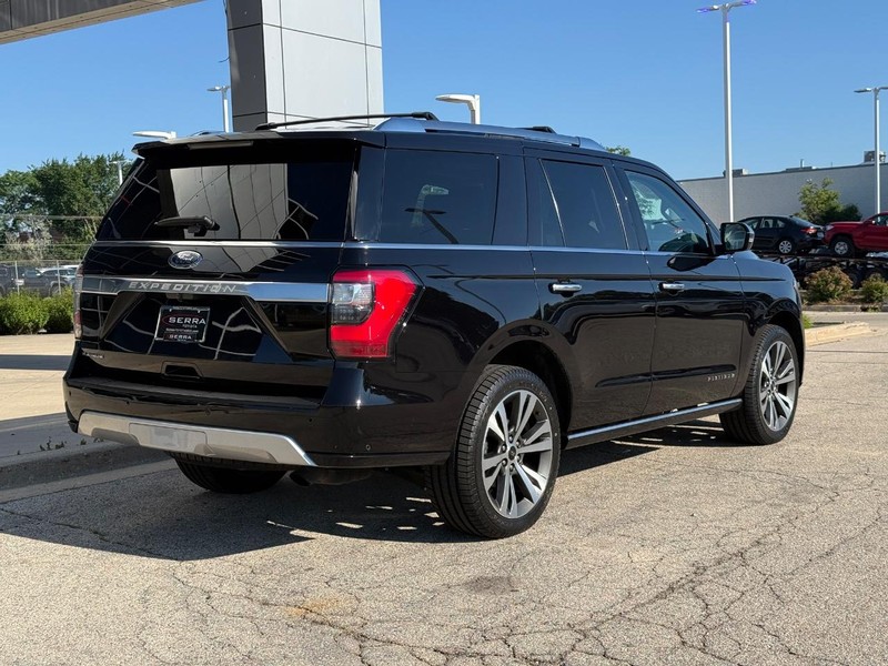 Ford Expedition Vehicle Full-screen Gallery Image 03