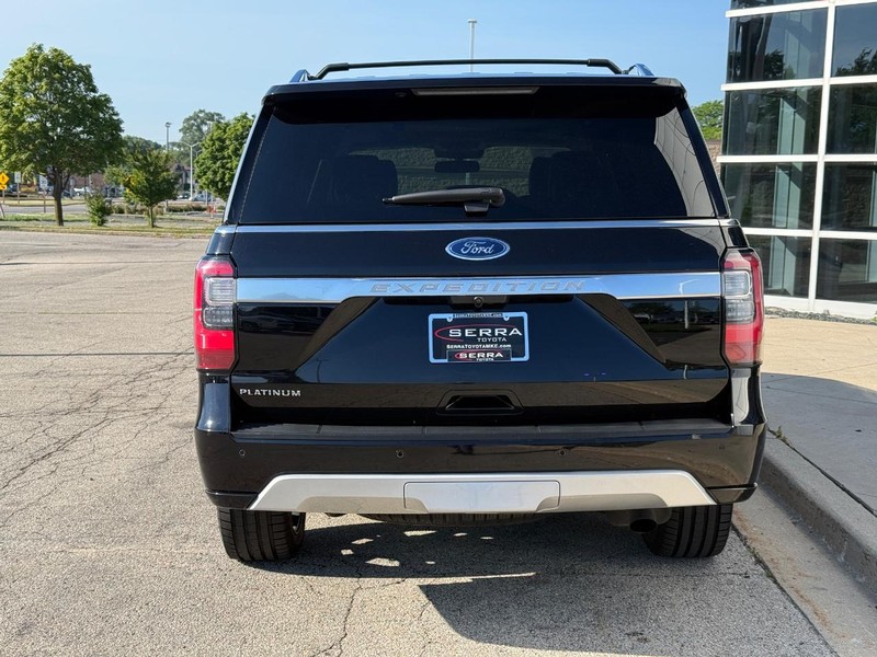 Ford Expedition Vehicle Full-screen Gallery Image 04