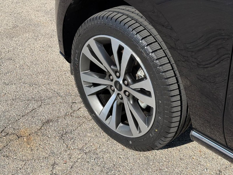 Ford Expedition Vehicle Full-screen Gallery Image 10