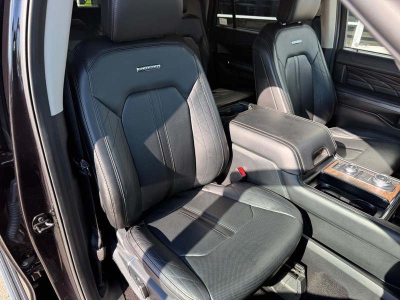 Ford Expedition Vehicle Full-screen Gallery Image 11