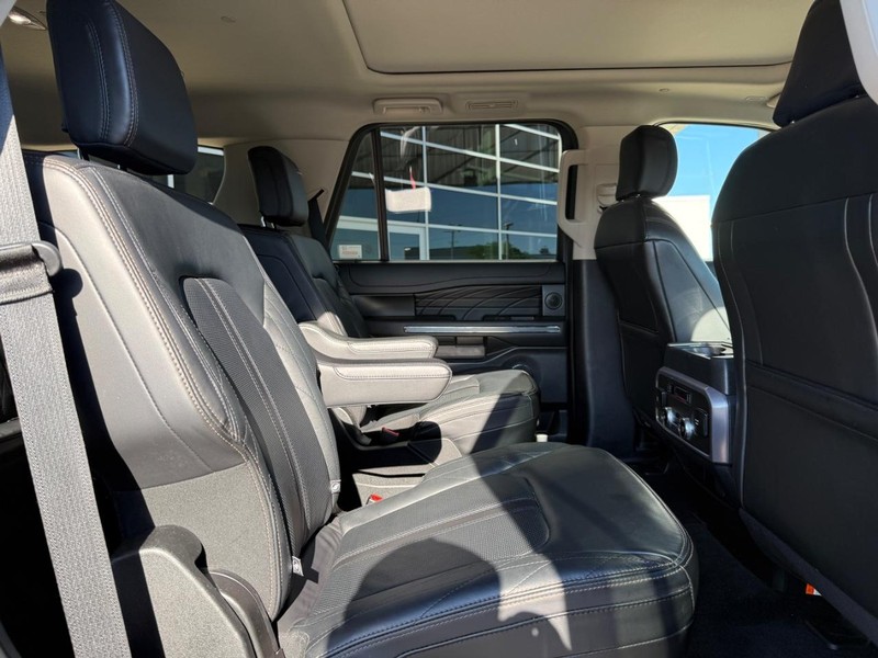 Ford Expedition Vehicle Full-screen Gallery Image 12