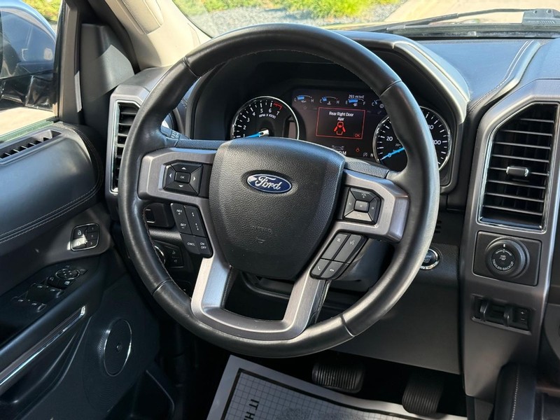 Ford Expedition Vehicle Full-screen Gallery Image 15