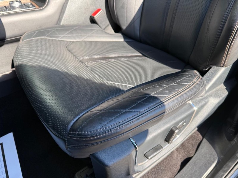 Ford Expedition Vehicle Full-screen Gallery Image 18