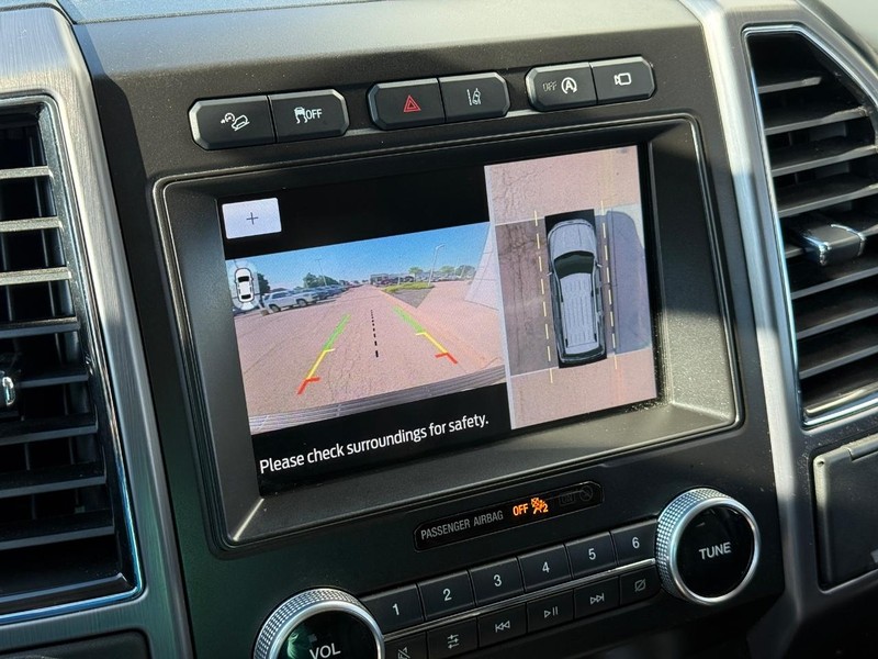 Ford Expedition Vehicle Full-screen Gallery Image 26