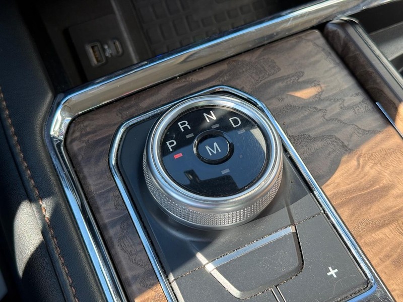 Ford Expedition Vehicle Full-screen Gallery Image 29