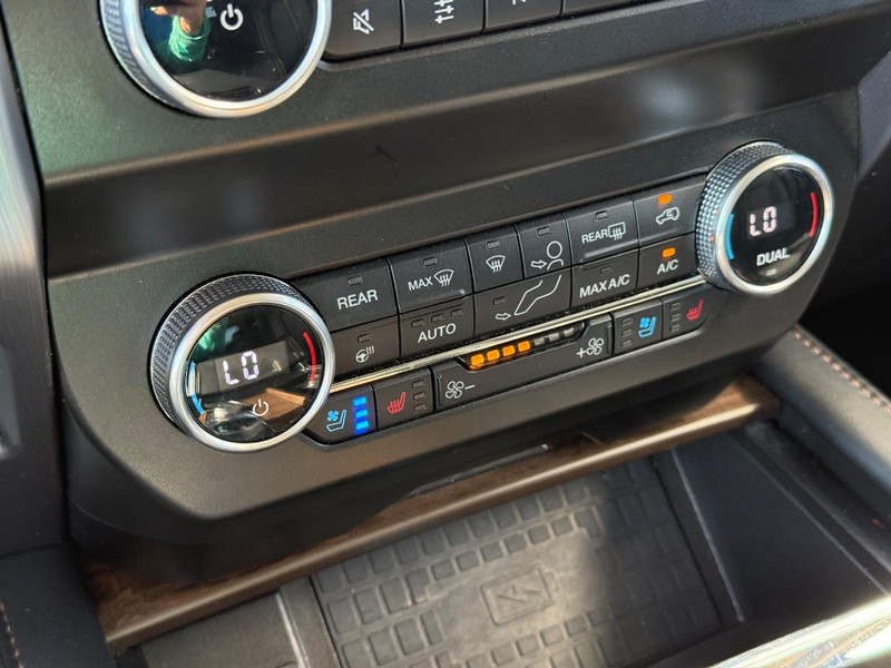 Ford Expedition Vehicle Full-screen Gallery Image 30
