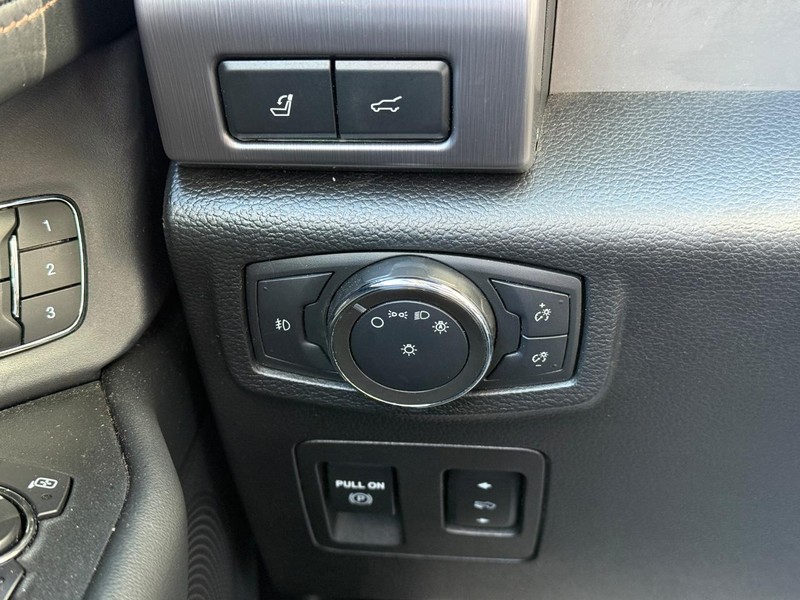 Ford Expedition Vehicle Full-screen Gallery Image 31
