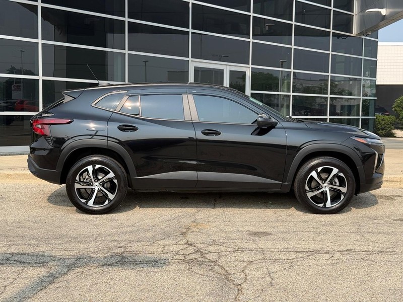 Chevrolet Trax Vehicle Full-screen Gallery Image 02