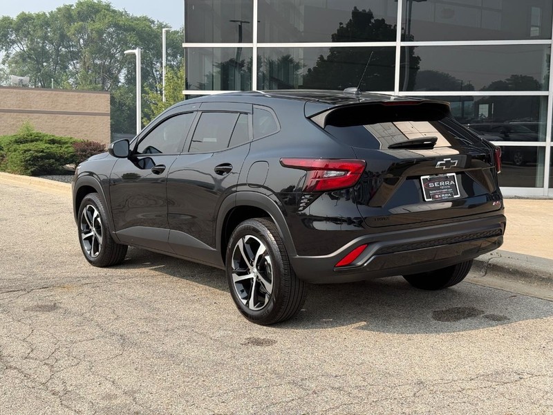 Chevrolet Trax Vehicle Full-screen Gallery Image 05