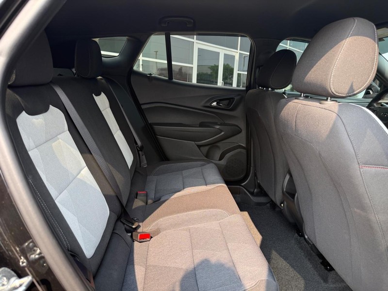 Chevrolet Trax Vehicle Full-screen Gallery Image 12