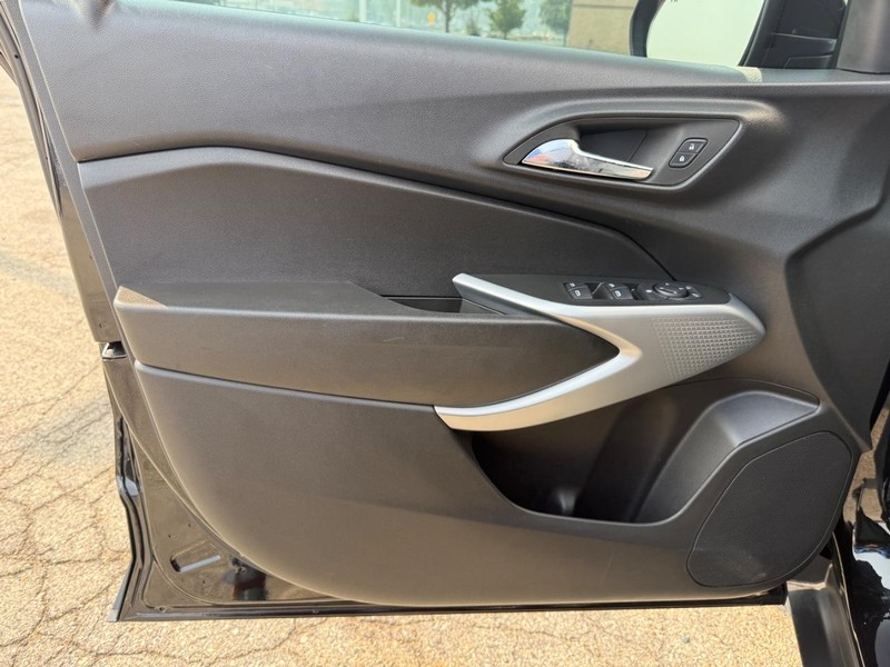 Chevrolet Trax Vehicle Full-screen Gallery Image 19