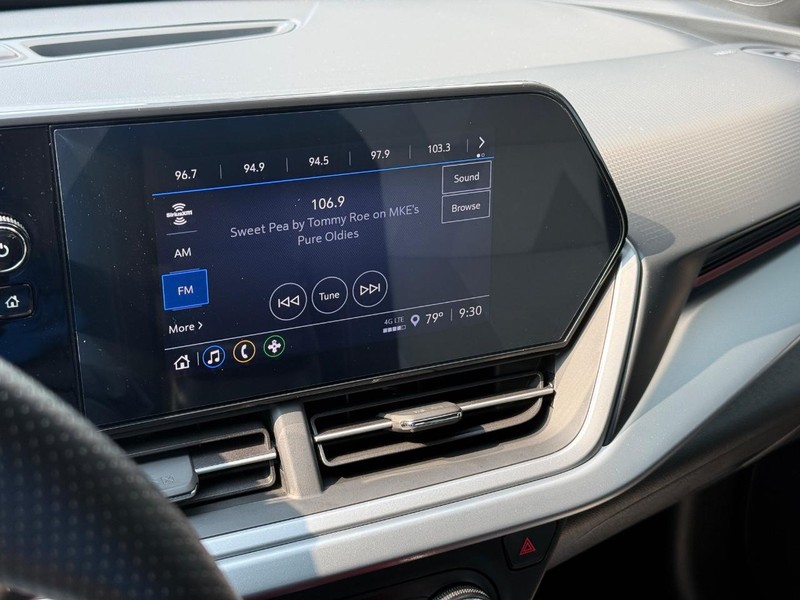 Chevrolet Trax Vehicle Full-screen Gallery Image 23