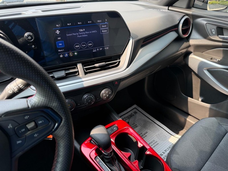 Chevrolet Trax Vehicle Full-screen Gallery Image 25