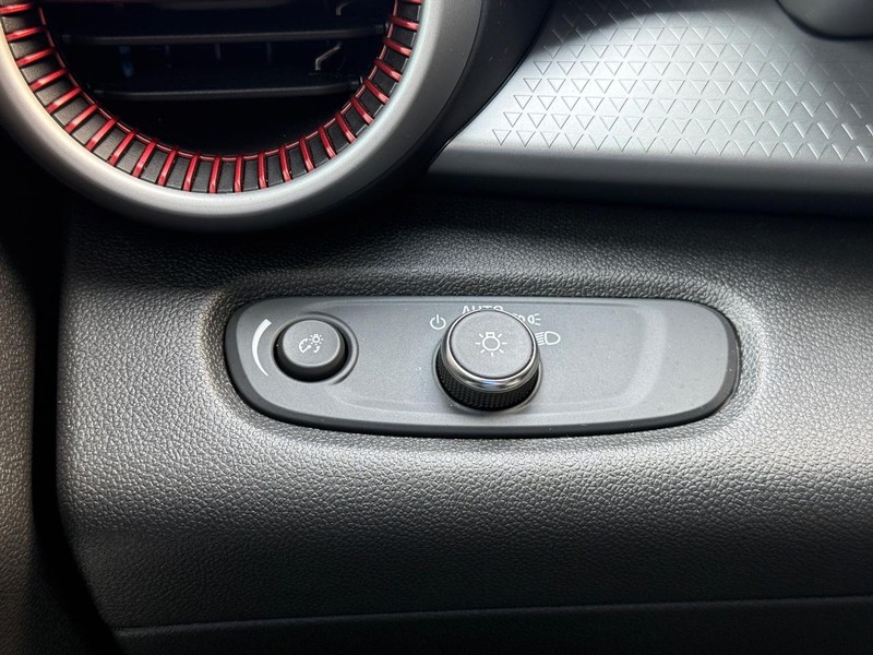 Chevrolet Trax Vehicle Full-screen Gallery Image 29