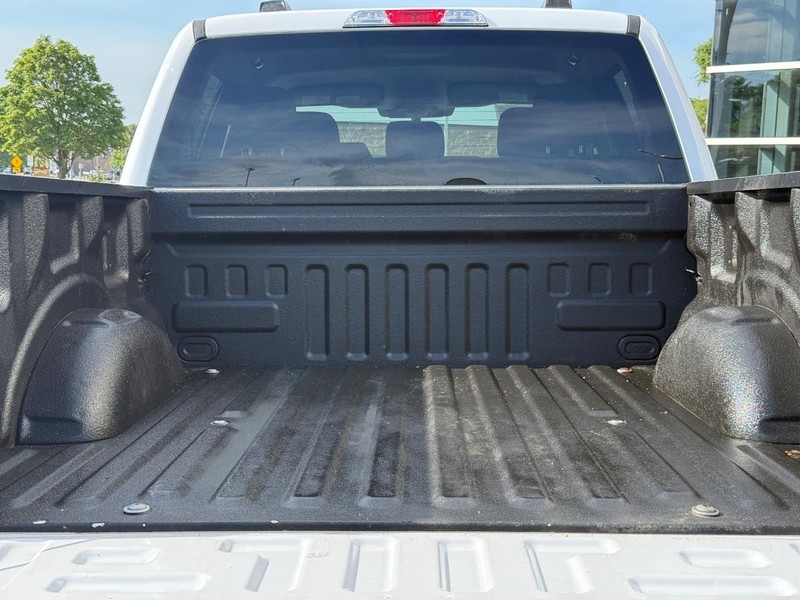 Ford F-150 Vehicle Full-screen Gallery Image 09