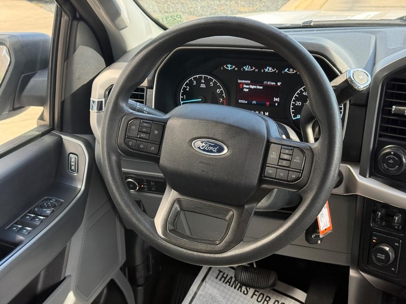 Ford F-150 Vehicle Full-screen Gallery Image 14