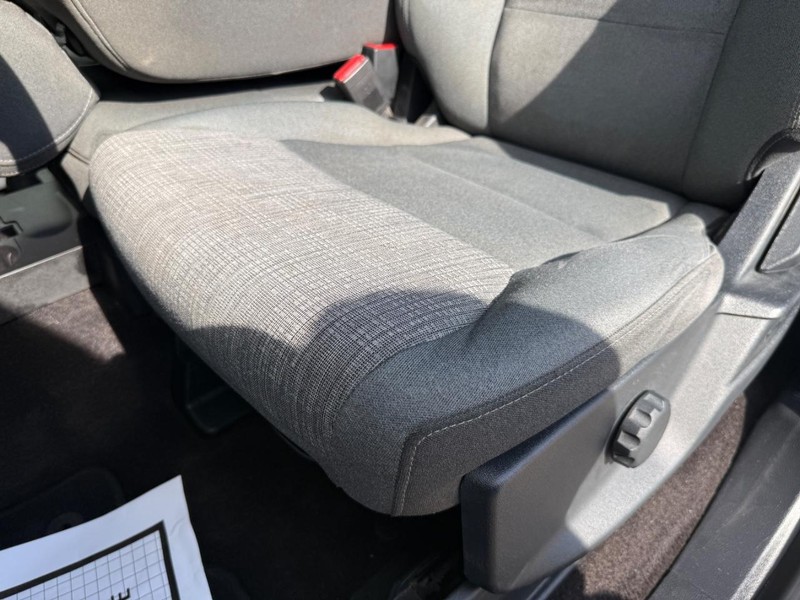 Ford F-150 Vehicle Full-screen Gallery Image 17