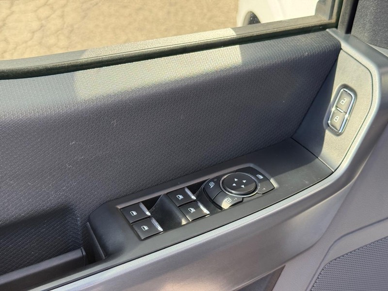 Ford F-150 Vehicle Full-screen Gallery Image 18