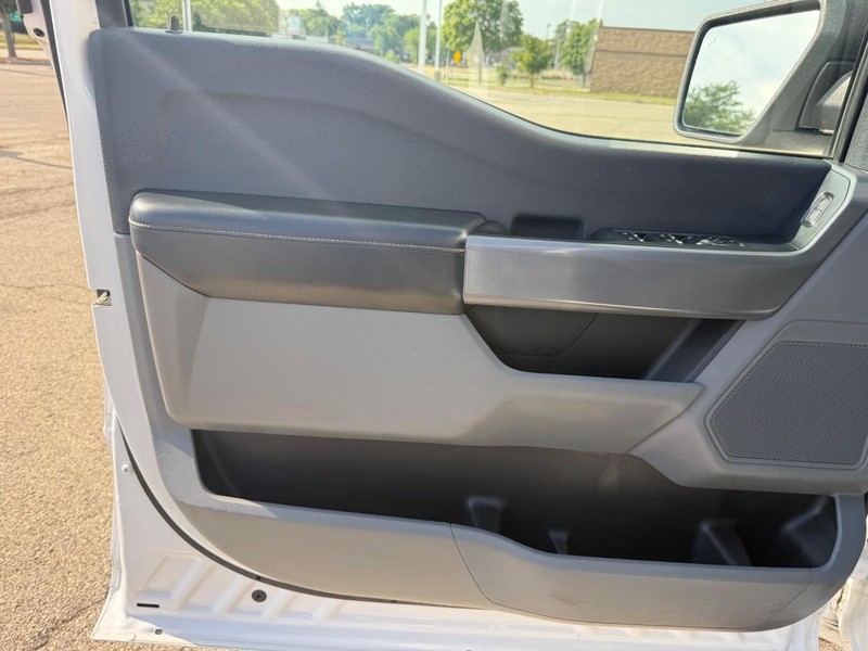 Ford F-150 Vehicle Full-screen Gallery Image 19