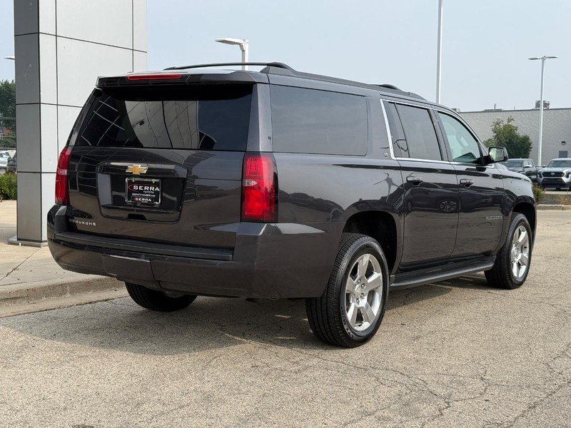 Chevrolet Suburban Vehicle Full-screen Gallery Image 03