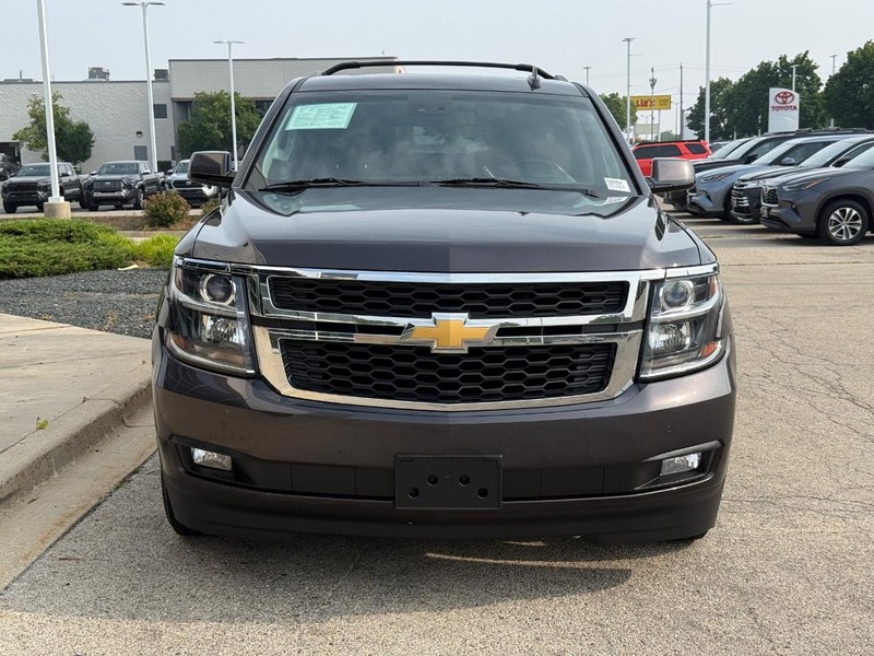 Chevrolet Suburban Vehicle Full-screen Gallery Image 08