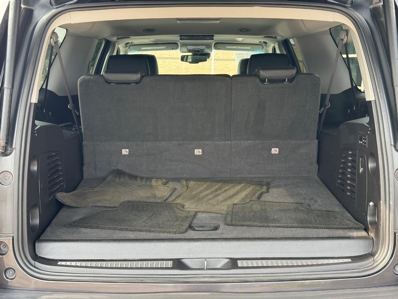 Chevrolet Suburban Vehicle Full-screen Gallery Image 09