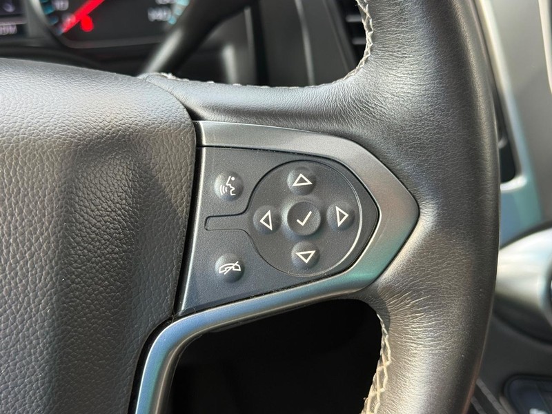 Chevrolet Suburban Vehicle Full-screen Gallery Image 22