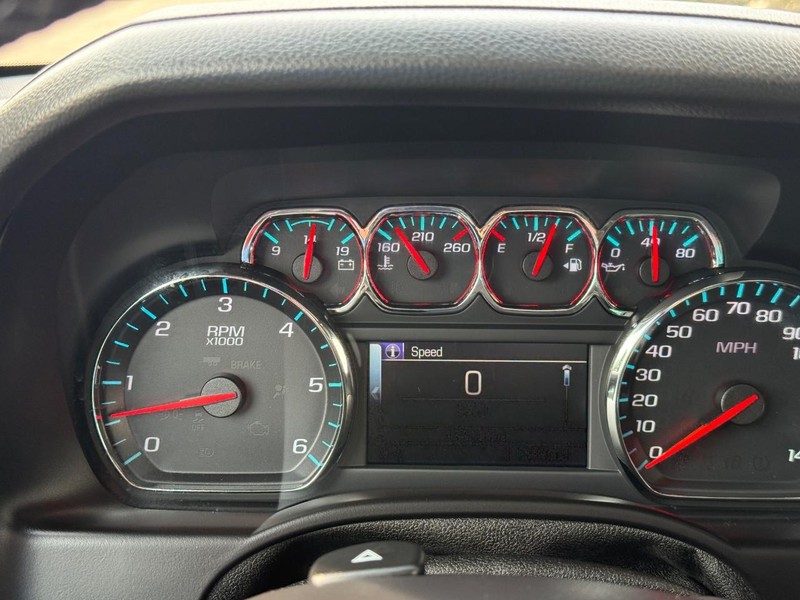 Chevrolet Suburban Vehicle Full-screen Gallery Image 23