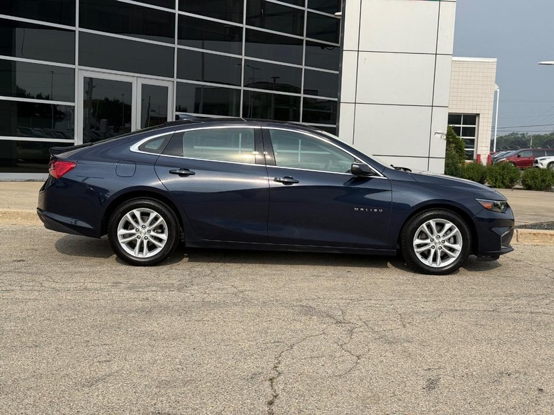 Chevrolet Malibu Vehicle Full-screen Gallery Image 02