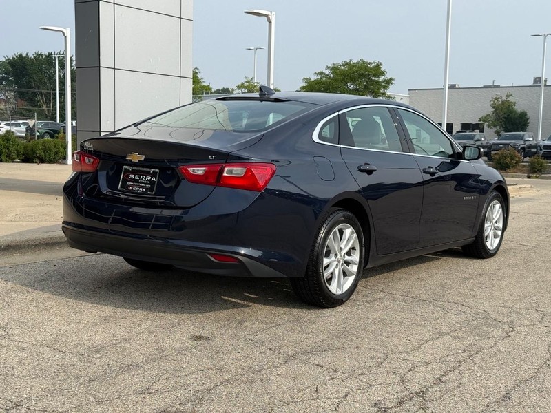 Chevrolet Malibu Vehicle Full-screen Gallery Image 03