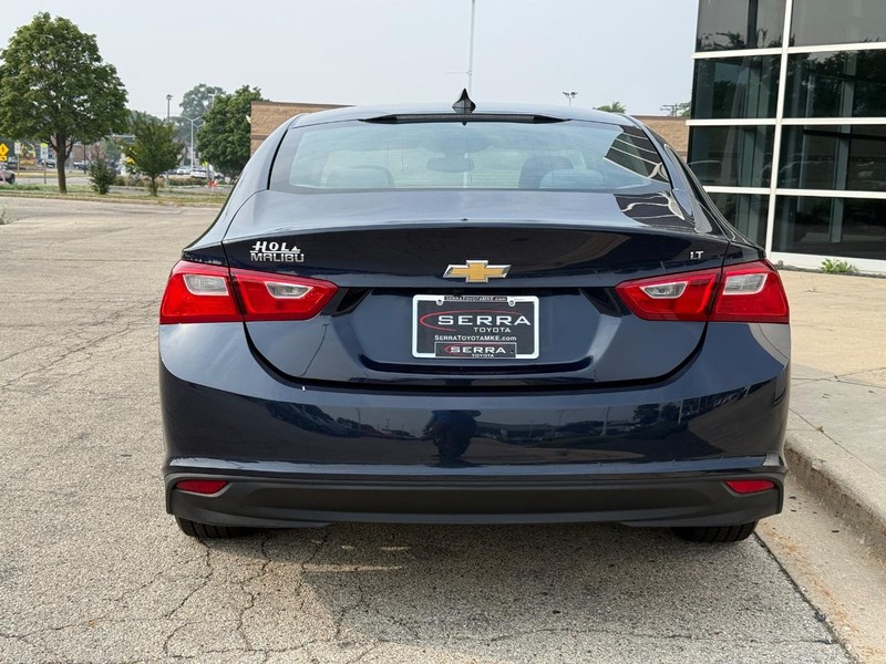 Chevrolet Malibu Vehicle Full-screen Gallery Image 04