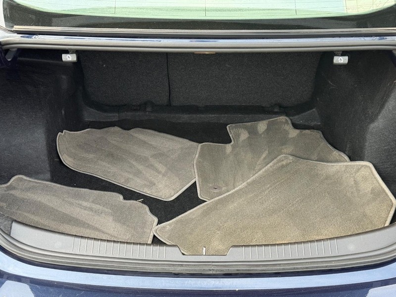 Chevrolet Malibu Vehicle Full-screen Gallery Image 09