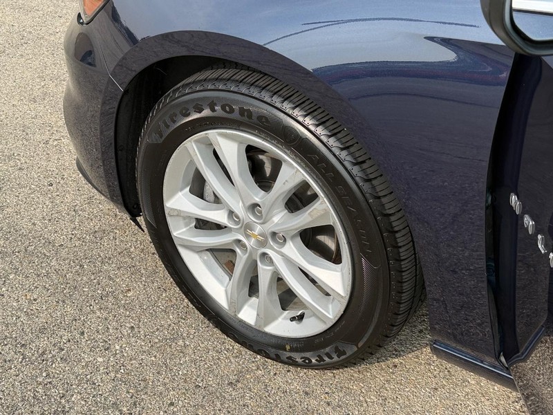 Chevrolet Malibu Vehicle Full-screen Gallery Image 10