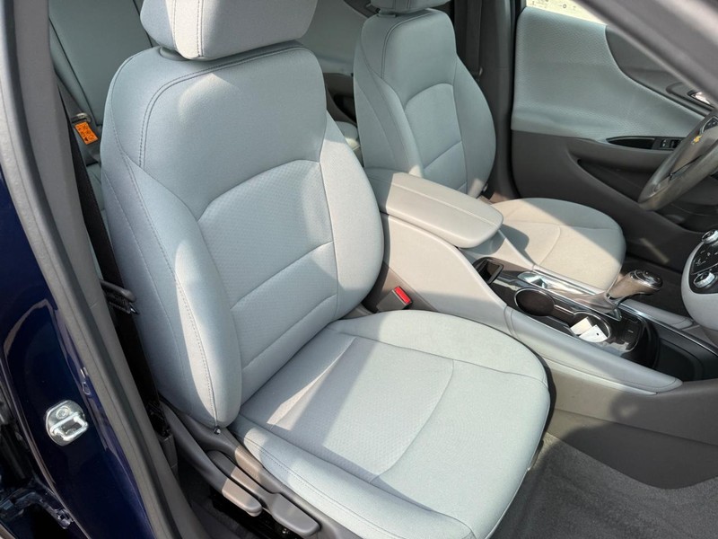 Chevrolet Malibu Vehicle Full-screen Gallery Image 11
